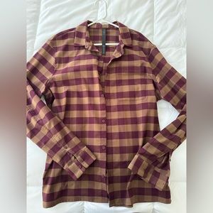 Lululemon men’s shirt.